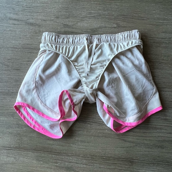 Nike woman’s running workout shorts - Picture 6 of 8